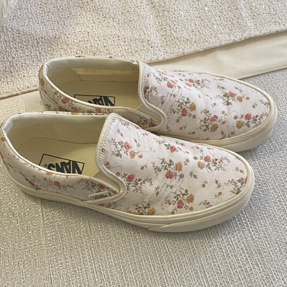 Vans Shoes - Vans White Floral Slip-On Shoes